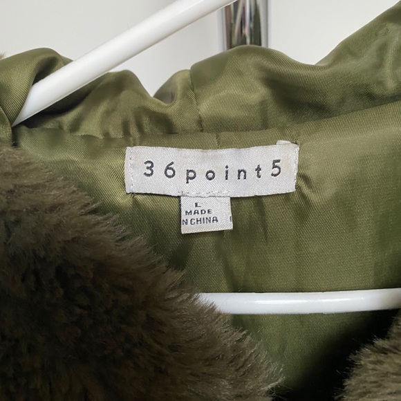 Soft and cozy dark green jacket 💚 - Picture 4 of 7